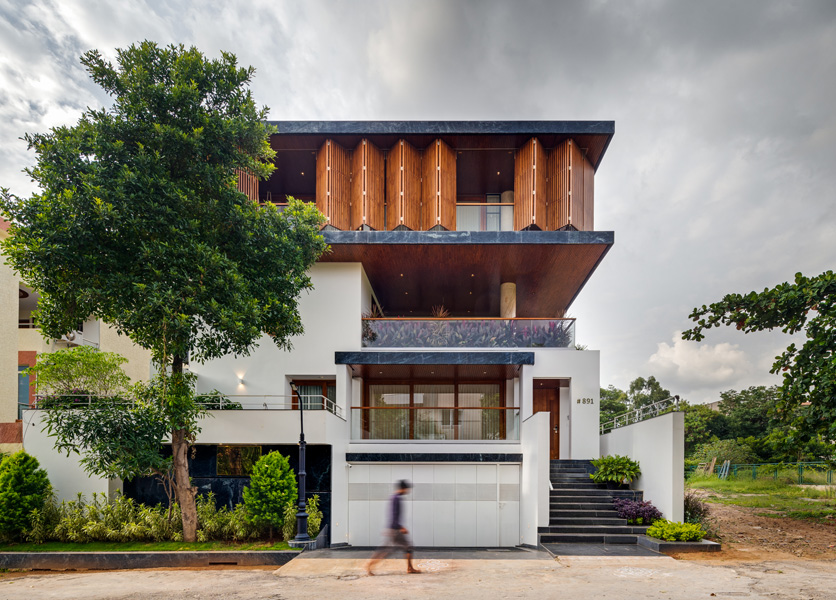 Wood Screened Veranda Provides Sun Shading To Interior | Architropics